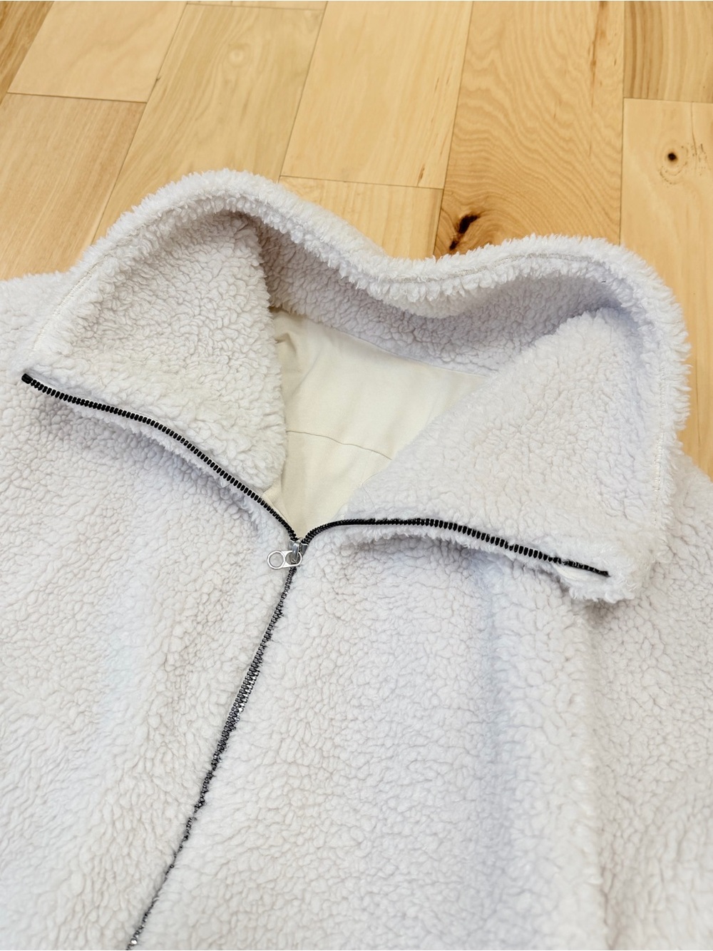Lululemon Women’s Cinchable Fleece Sherpa Zip-Up Jacket - Picture 3 of 8